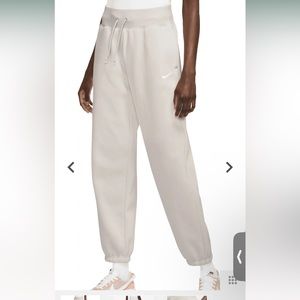 New with tags Nike Sportswear Women's Fleece High-Waisted Oversized Sweatpants